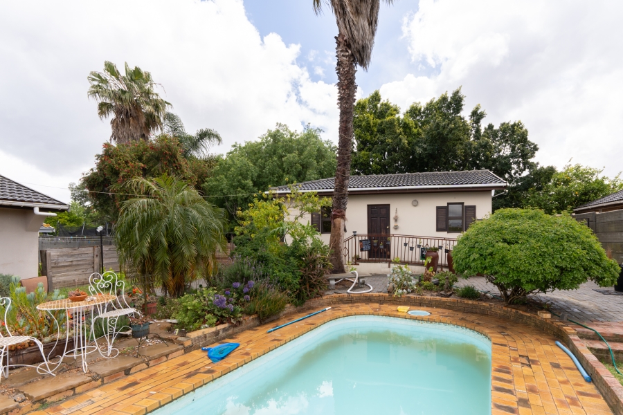 To Let 1 Bedroom Property for Rent in Vredekloof Western Cape